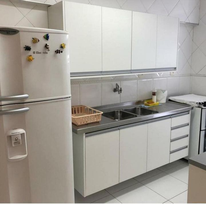 Na De Pitangueiras-guaruja A 50mt Da E Comercio Perto *
