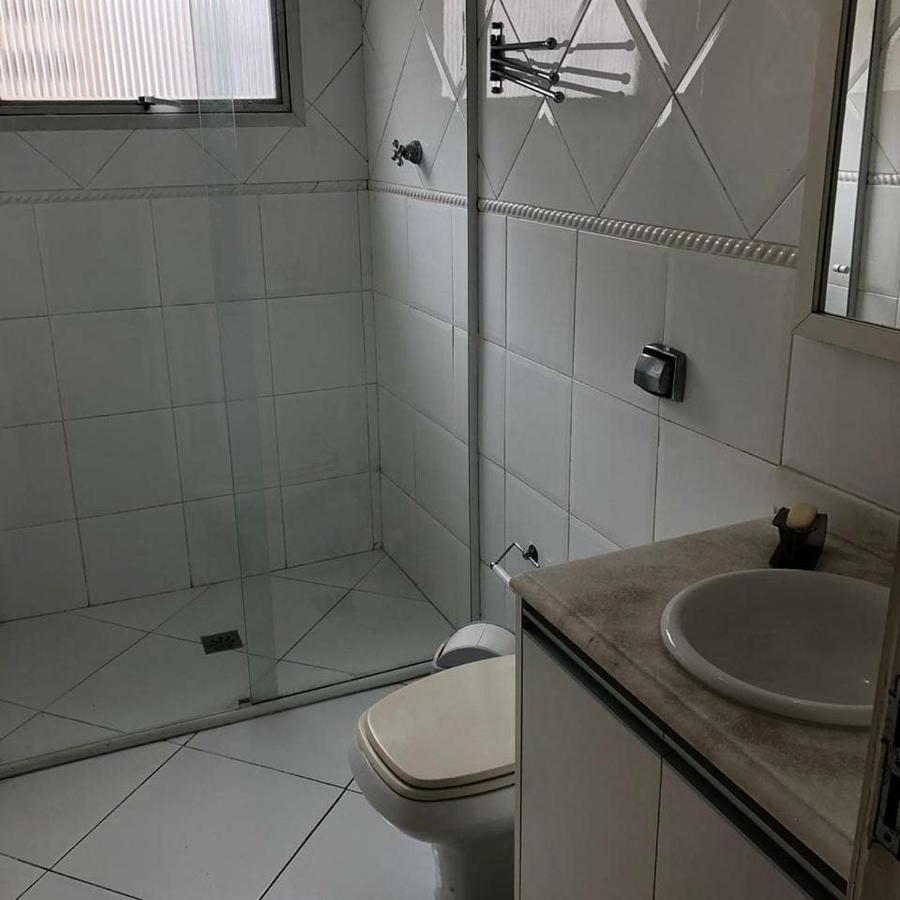 Na De Pitangueiras-guaruja A 50mt Da E Comercio Perto Apartment