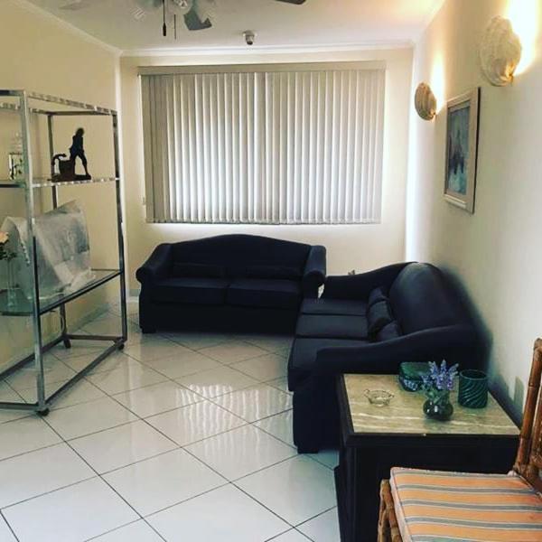 Na De Pitangueiras-guaruja A 50mt Da E Comercio Perto